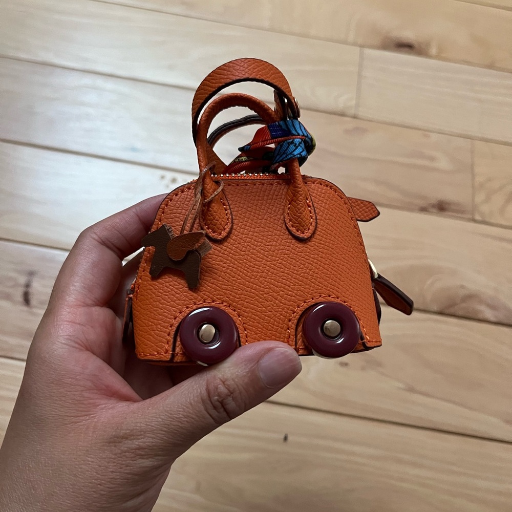 AirPod Mini keychain bag charm - Picture 2 of 5